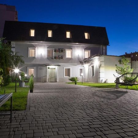 Apartment In The City Center - Gimnasiyna Naberezhna 24A-1 คาร์คิฟ ภายนอก รูปภาพ