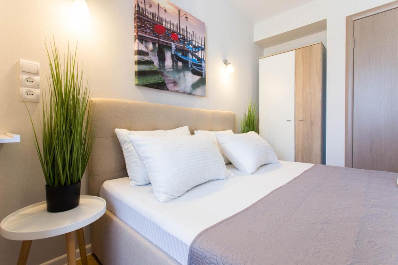 Apartment In The City Center - Gimnasiyna Naberezhna 24A-1 คาร์คิฟ ภายนอก รูปภาพ