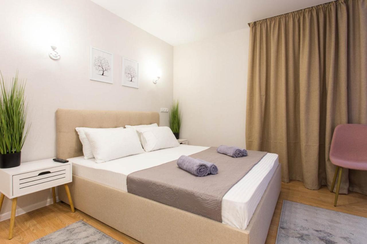 Apartment In The City Center - Gimnasiyna Naberezhna 24A-1 คาร์คิฟ ภายนอก รูปภาพ
