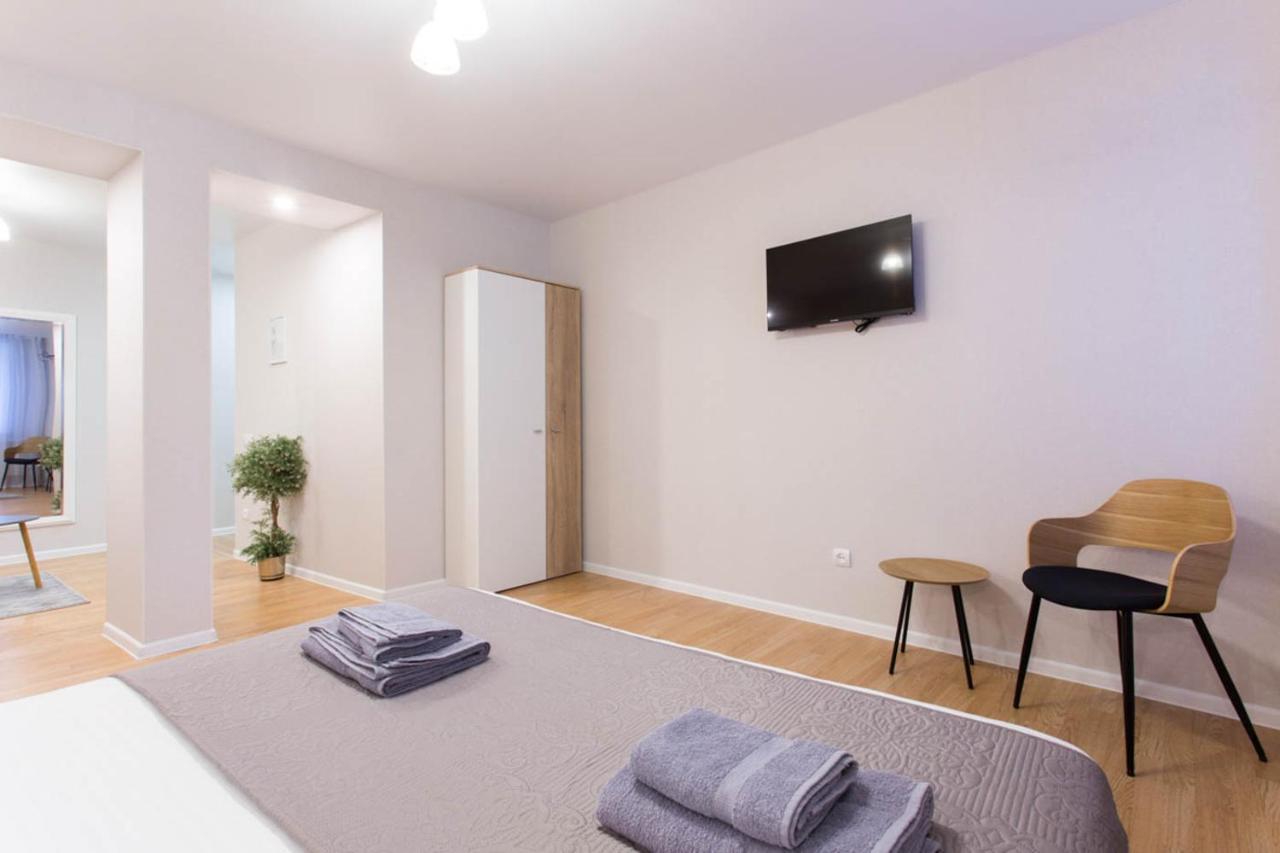Apartment In The City Center - Gimnasiyna Naberezhna 24A-1 คาร์คิฟ ภายนอก รูปภาพ