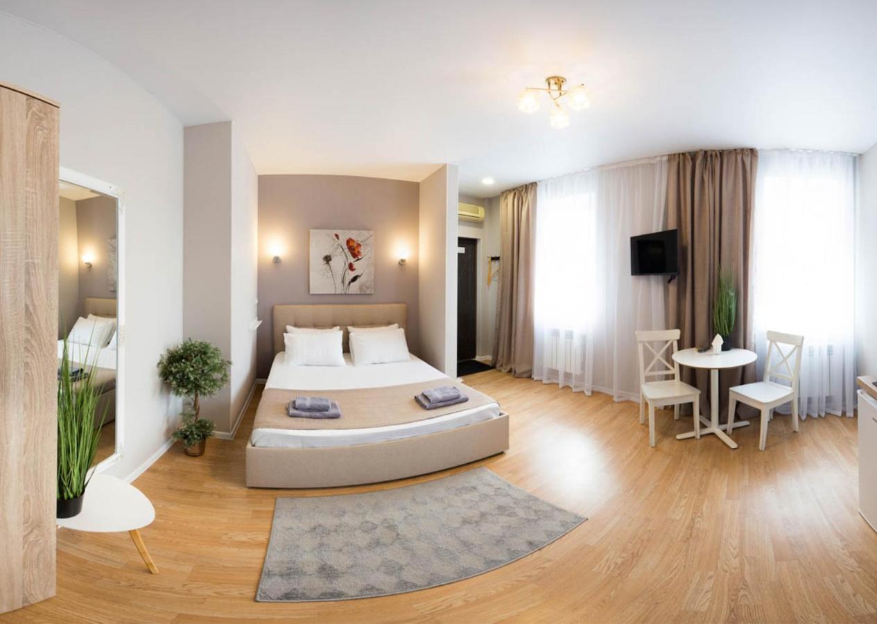 Apartment In The City Center - Gimnasiyna Naberezhna 24A-1 คาร์คิฟ ภายนอก รูปภาพ