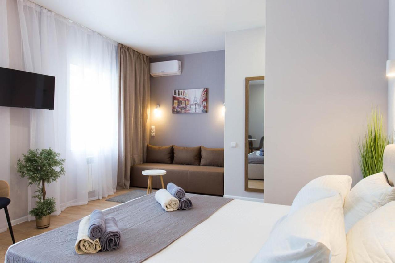 Apartment In The City Center - Gimnasiyna Naberezhna 24A-1 คาร์คิฟ ภายนอก รูปภาพ