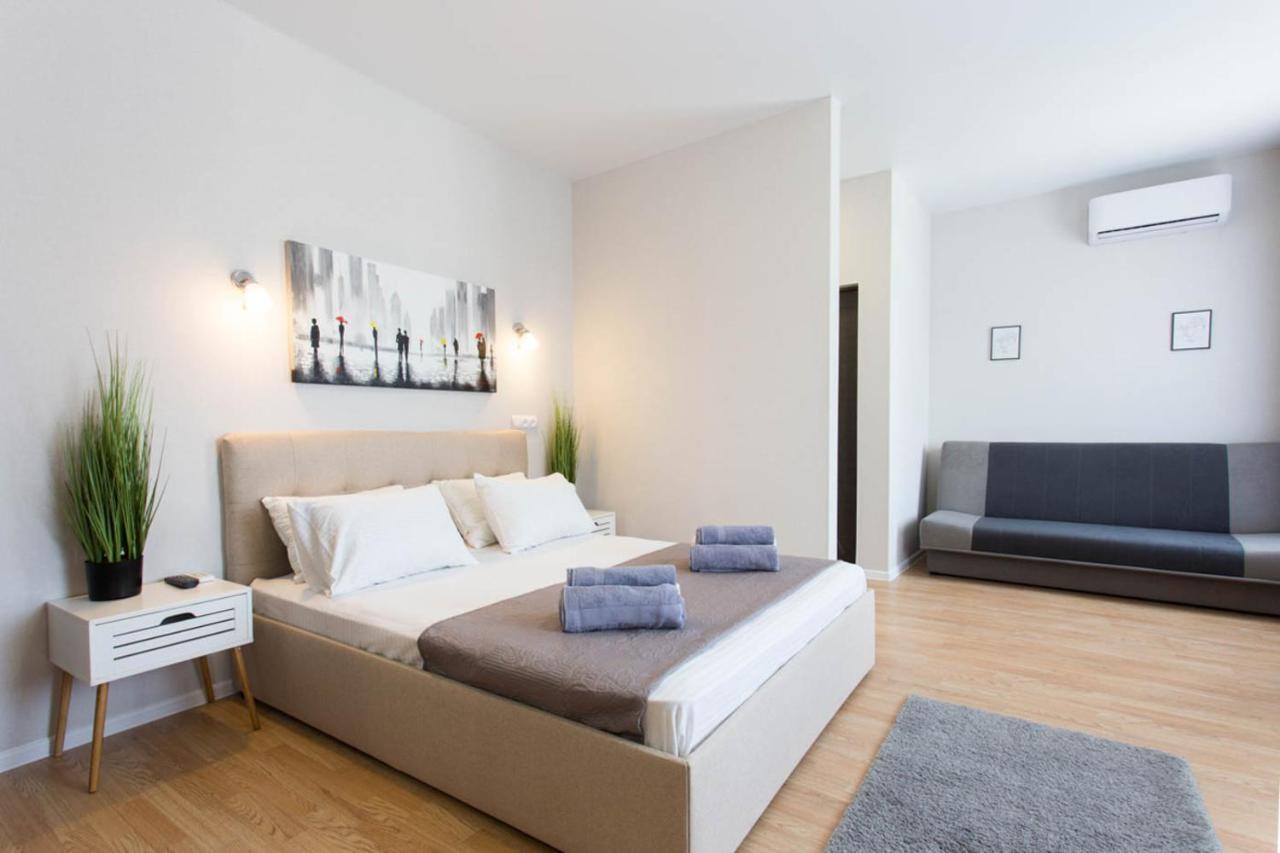 Apartment In The City Center - Gimnasiyna Naberezhna 24A-1 คาร์คิฟ ภายนอก รูปภาพ
