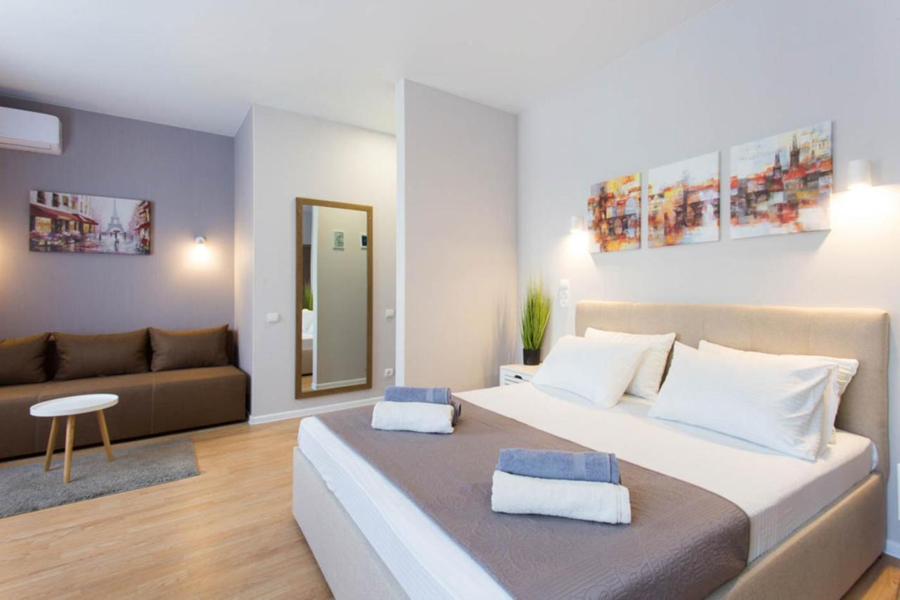 Apartment In The City Center - Gimnasiyna Naberezhna 24A-1 คาร์คิฟ ภายนอก รูปภาพ