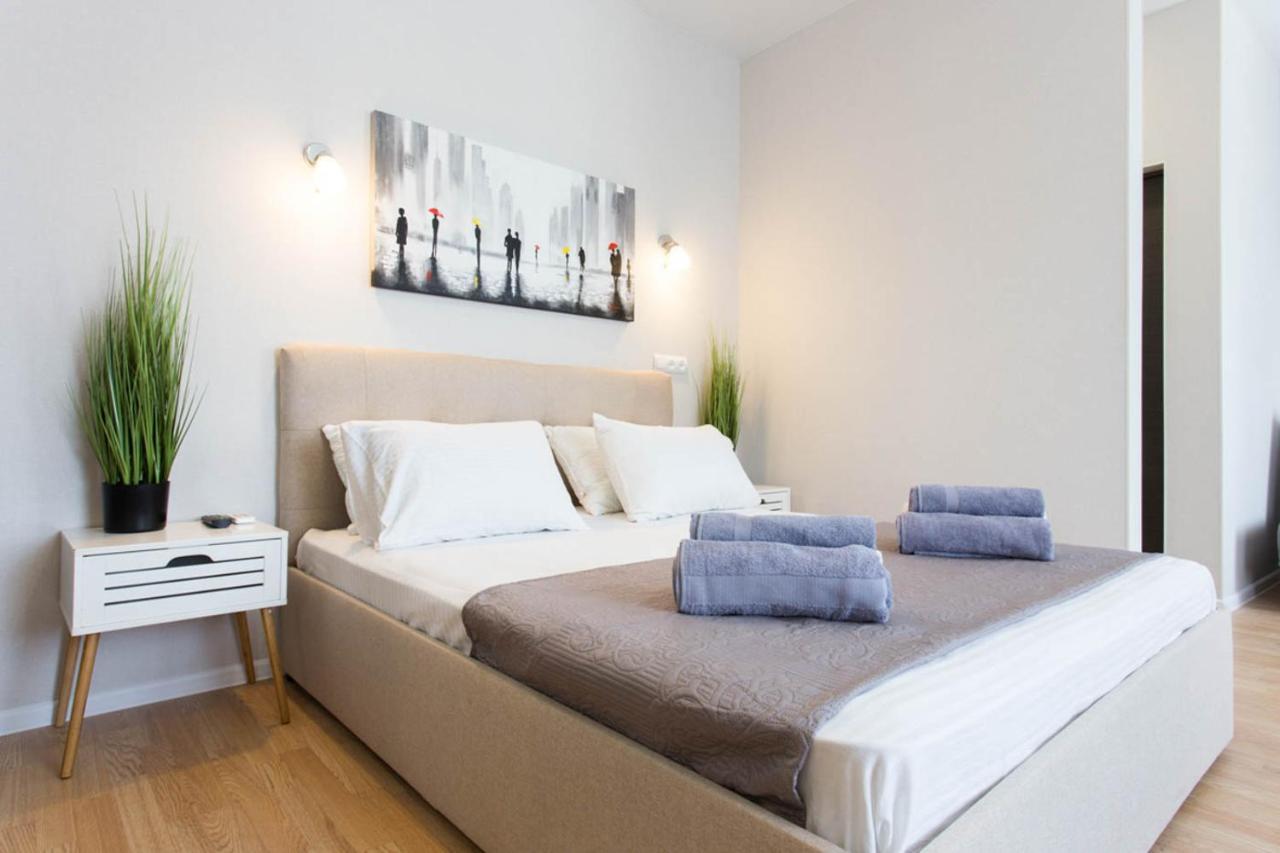 Apartment In The City Center - Gimnasiyna Naberezhna 24A-1 คาร์คิฟ ภายนอก รูปภาพ