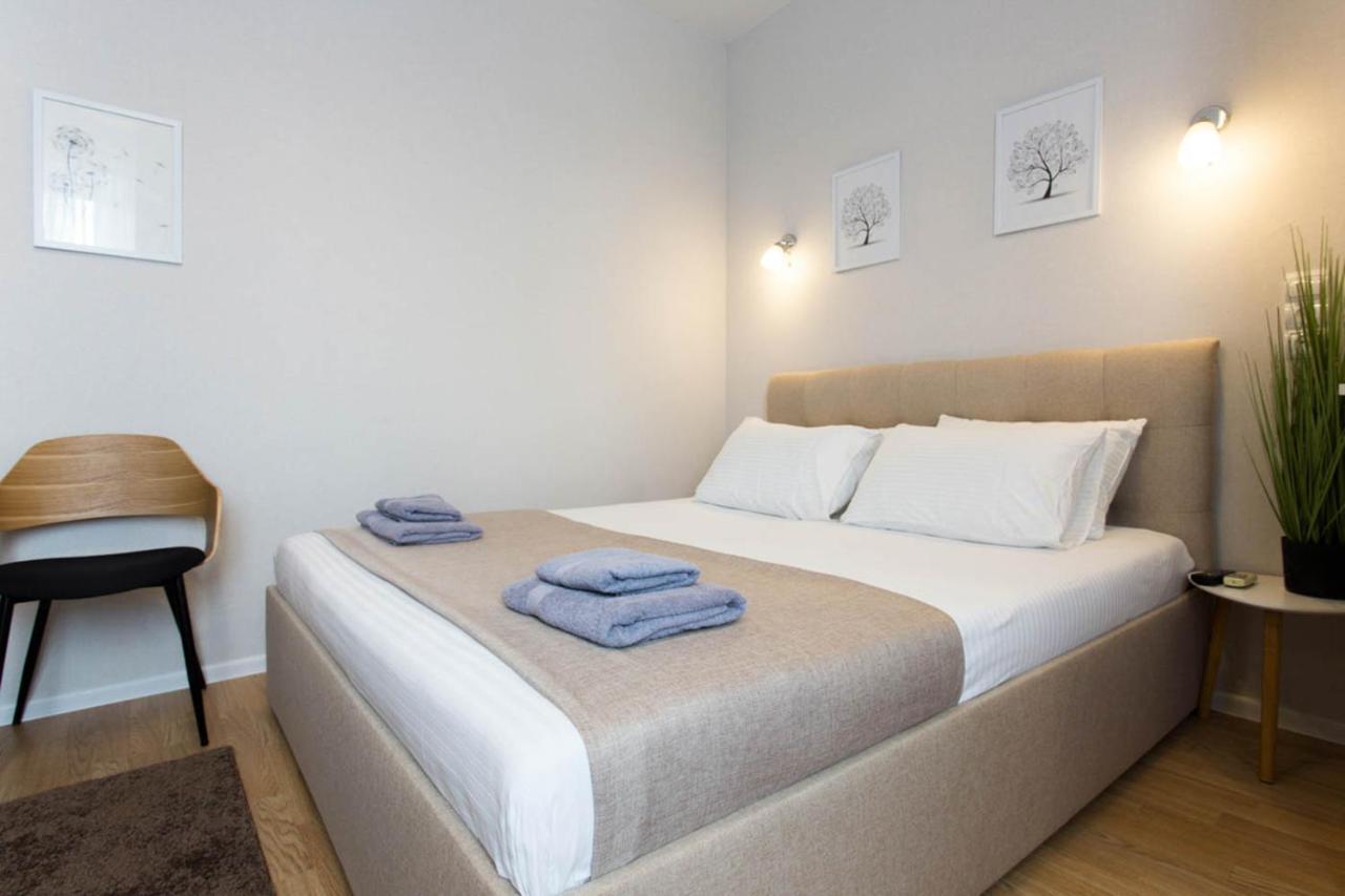 Apartment In The City Center - Gimnasiyna Naberezhna 24A-1 คาร์คิฟ ภายนอก รูปภาพ