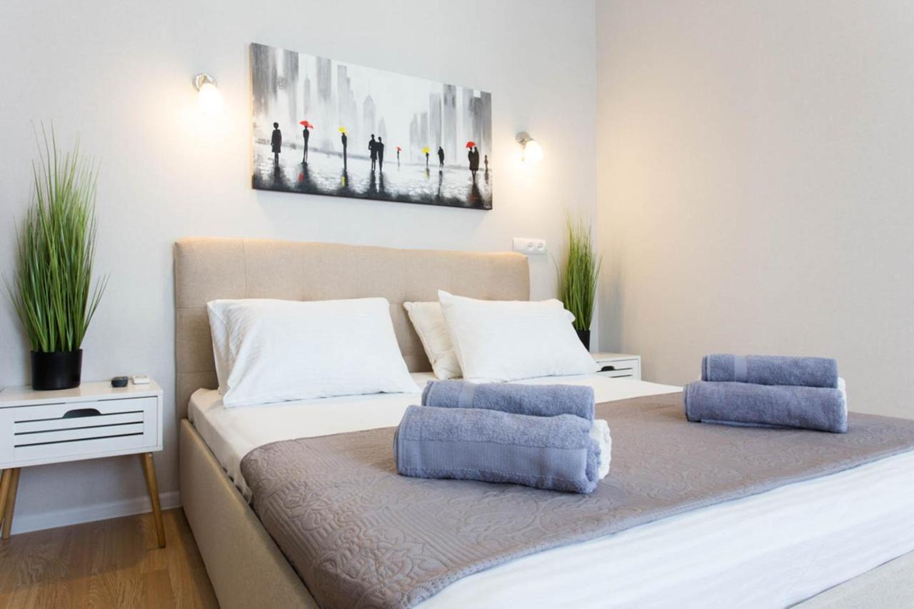 Apartment In The City Center - Gimnasiyna Naberezhna 24A-1 คาร์คิฟ ภายนอก รูปภาพ