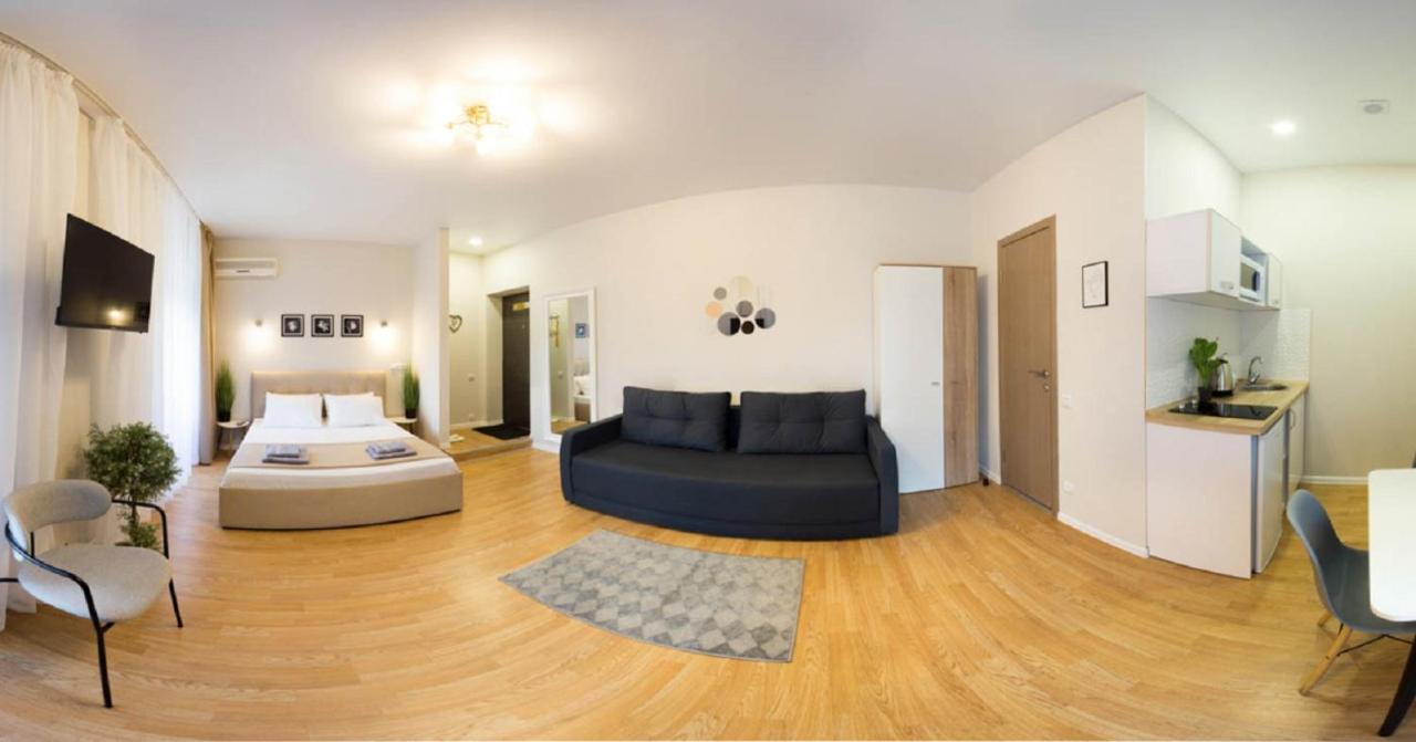 Apartment In The City Center - Gimnasiyna Naberezhna 24A-1 คาร์คิฟ ภายนอก รูปภาพ