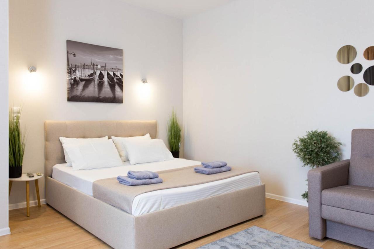 Apartment In The City Center - Gimnasiyna Naberezhna 24A-1 คาร์คิฟ ภายนอก รูปภาพ