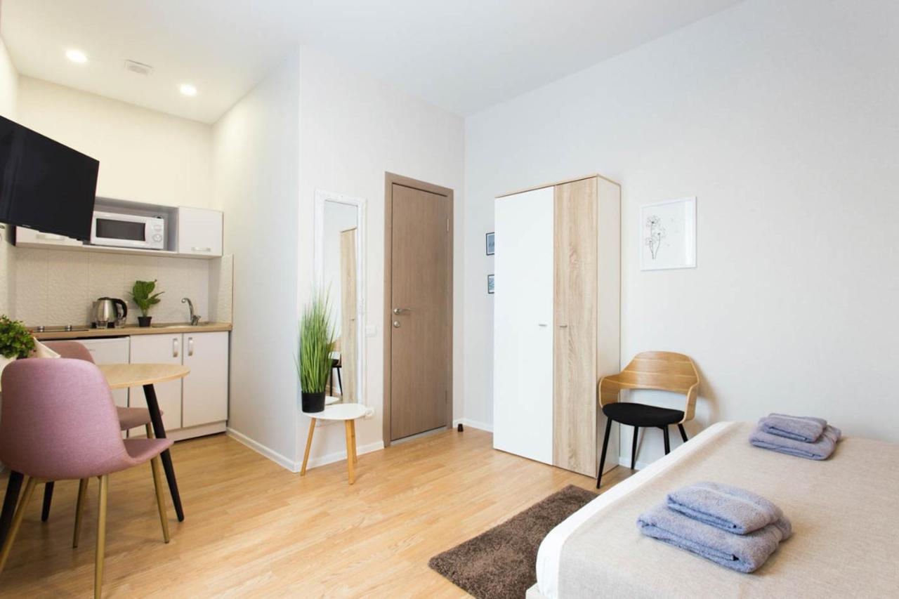 Apartment In The City Center - Gimnasiyna Naberezhna 24A-1 คาร์คิฟ ภายนอก รูปภาพ