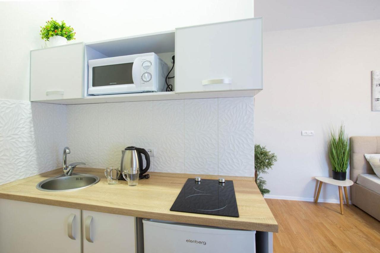Apartment In The City Center - Gimnasiyna Naberezhna 24A-1 คาร์คิฟ ภายนอก รูปภาพ