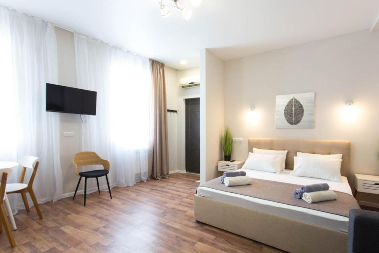 Apartment In The City Center - Gimnasiyna Naberezhna 24A-1 คาร์คิฟ ภายนอก รูปภาพ