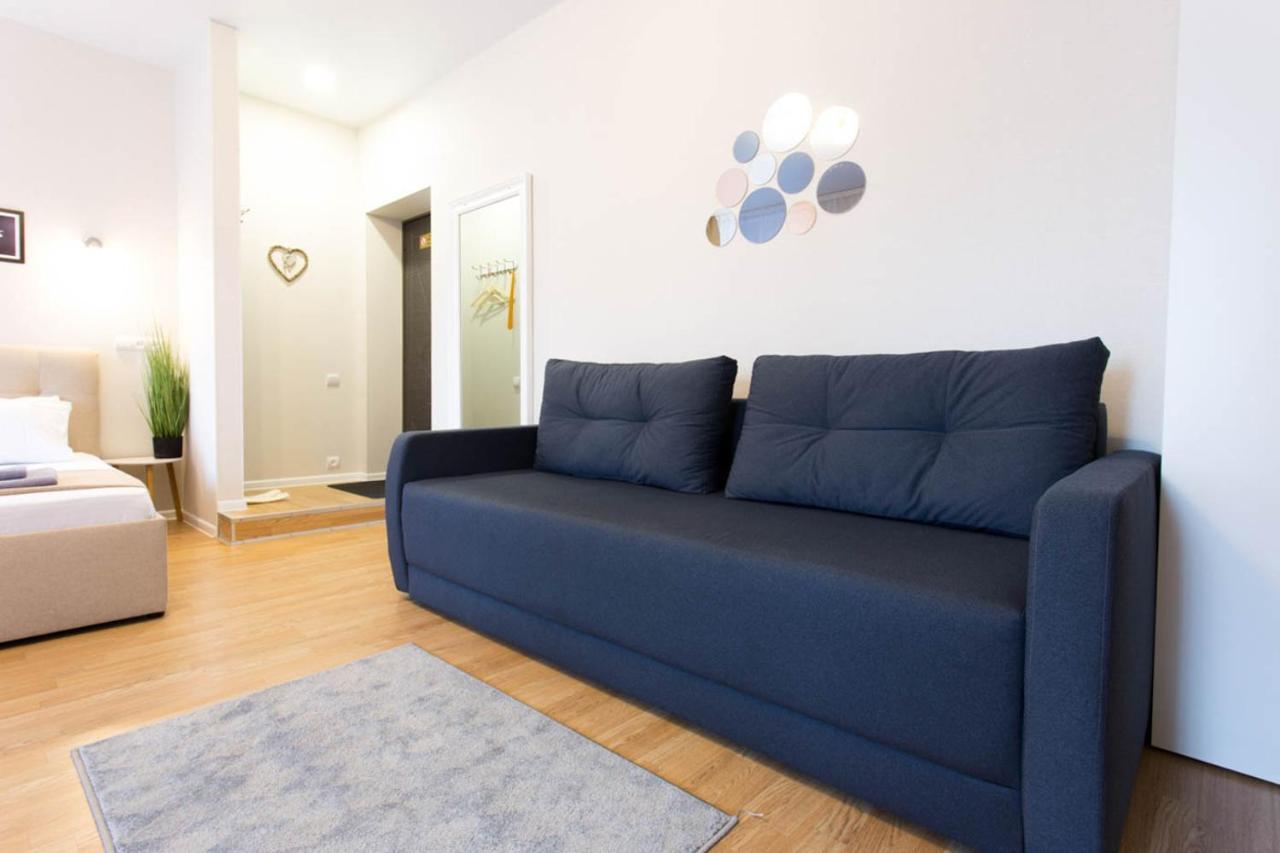 Apartment In The City Center - Gimnasiyna Naberezhna 24A-1 คาร์คิฟ ภายนอก รูปภาพ