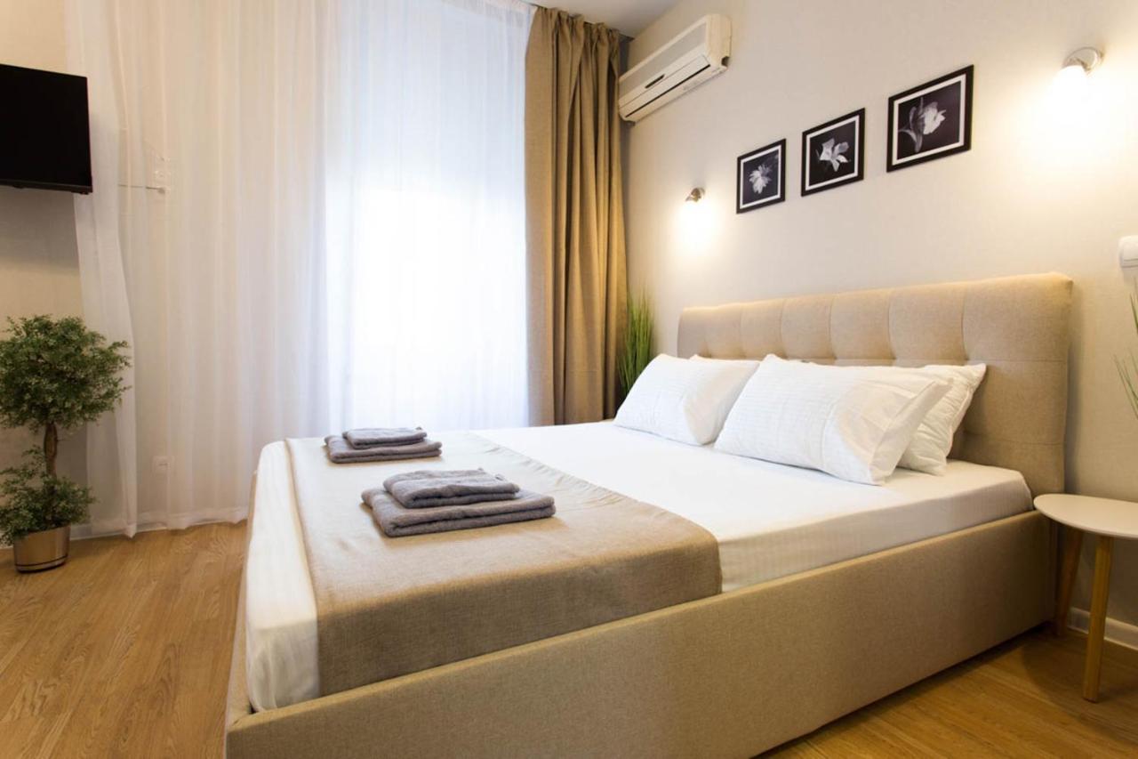 Apartment In The City Center - Gimnasiyna Naberezhna 24A-1 คาร์คิฟ ภายนอก รูปภาพ